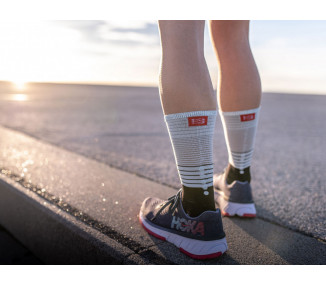 COMPRESSPORT MID COMPRESSION SOCKS BLACK/ICE BLUE