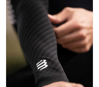 COMPRESSPORT ARMFORCE ULTRALIGHT BLACK